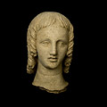 Pomezia - Museo Lavinium, Sala Mundus Muliebris, testa femminile con boccoli