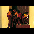 Kathmandu, Swayambhunath, monaci: maestro e allievi