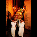 Orte - Processione del Venerdì Santo, la bara del Cristo trasportata per le vie della città in processione